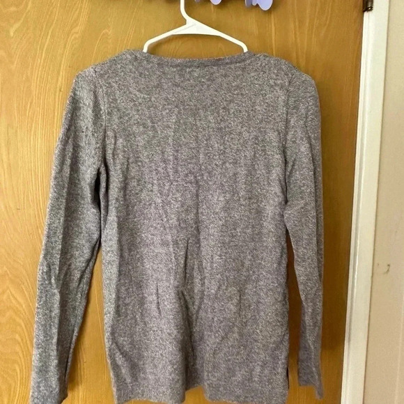 Old Navy gray/grey knit v neck long sleeve - Picture 4 of 4